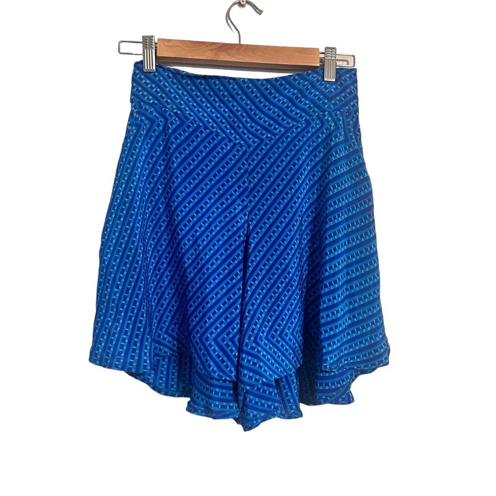 Indie Ella Charlotte Flowy Shorts Blue 100% Silk Size Medium NWT